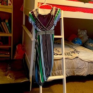 Very pretty dress. It’s for Bebe and it’s a M